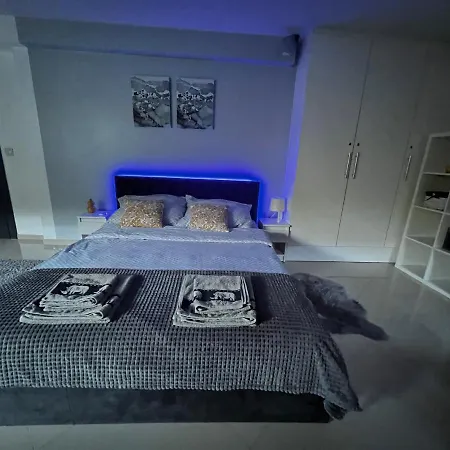Play Apartment *